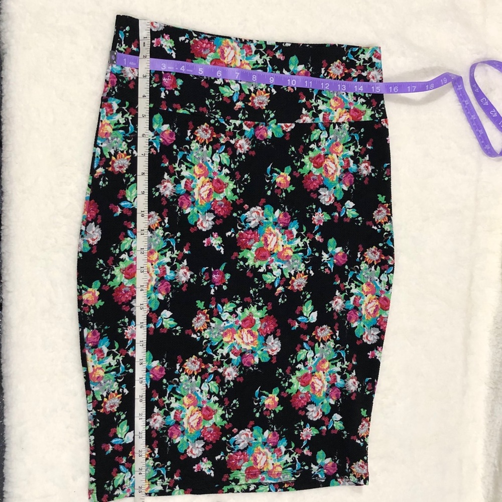 LuLaRoe Cassie Pencil Skirt size Medium